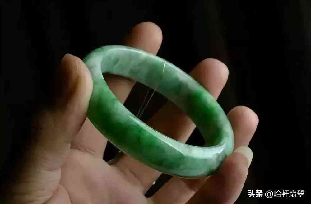 翡翠怎樣辨別真假怎樣(咋樣辨別翡翠真假)