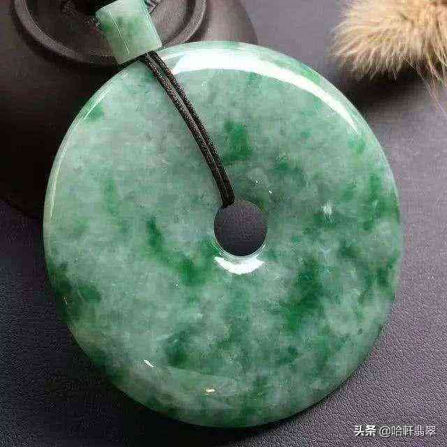 300元買的豆種翡翠手鐲(300元買的豆種翡翠手鐲300元買)