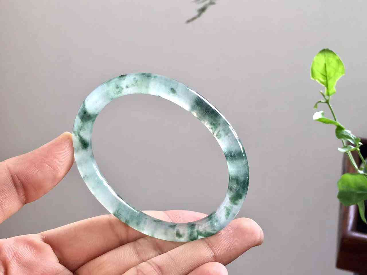 翡翠手鐲a貨價格(翡翠手鐲a貨價格5000)插圖1