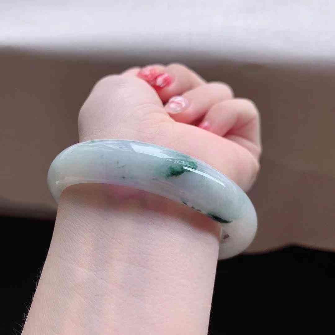 玉和翡翠的區(qū)別價(jià)格(玉和翡翠的區(qū)別價(jià)格一樣嗎)插圖2