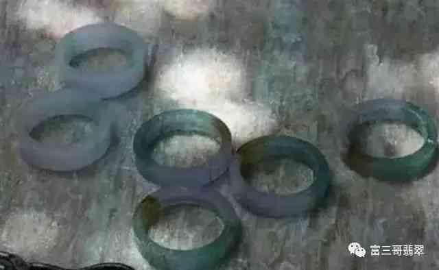 假的翡翠手鐲是用什么做的(假的翡翠手鐲戴久會有什么變化)插圖10