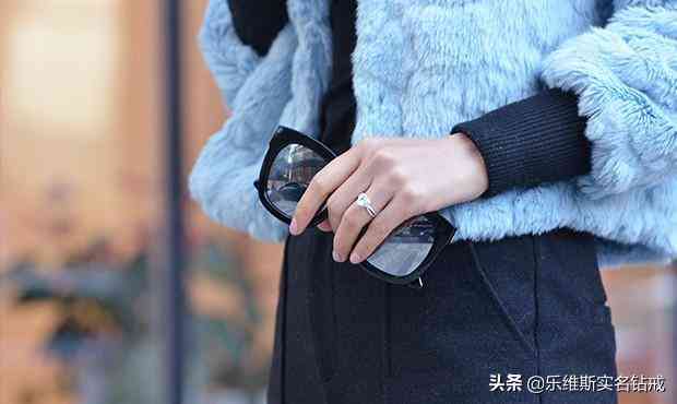 小拇指戴戒指是什么意思(無名指戴戒指是什么意思)插圖3