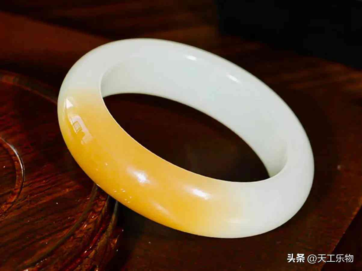 真正的和田玉手鐲(真正的和田玉手鐲多少錢一副)插圖4