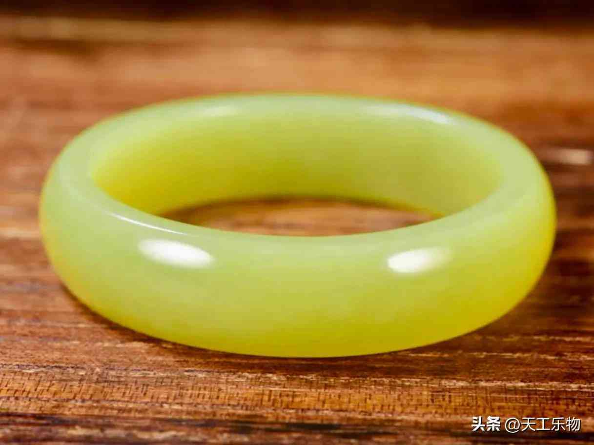 真正的和田玉手鐲(真正的和田玉手鐲多少錢一副)插圖6