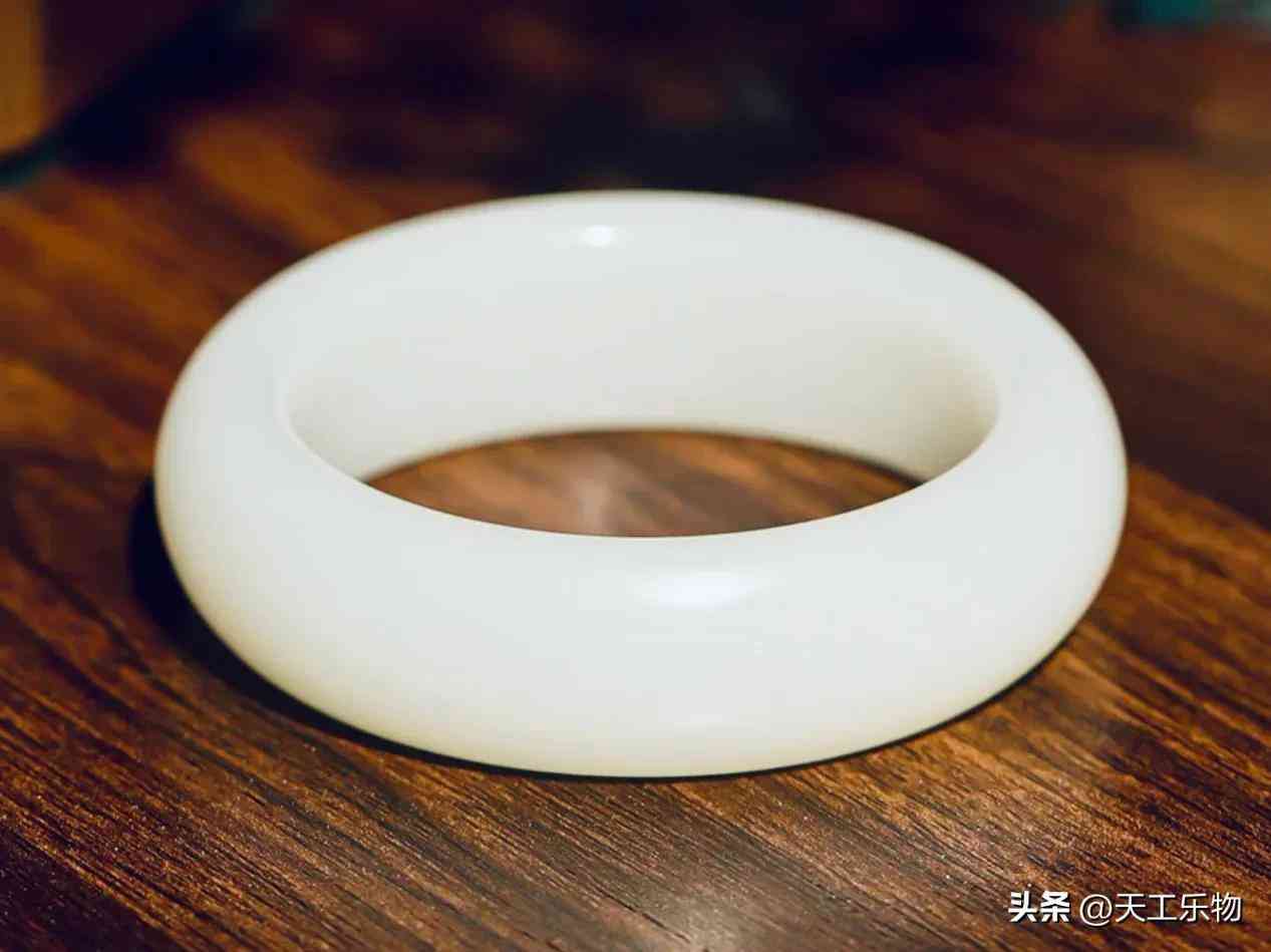 真正的和田玉手鐲(真正的和田玉手鐲多少錢一副)插圖7
