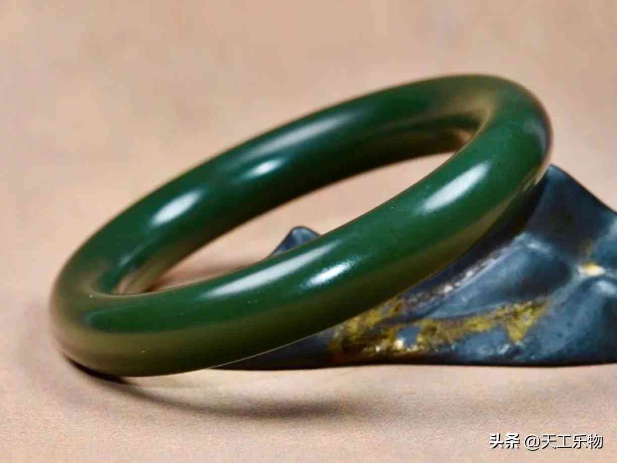 真正的和田玉手鐲(真正的和田玉手鐲多少錢一副)插圖10