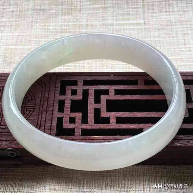 真的翡翠手鐲最便宜一個多錢(翡翠手鐲一般多少錢一只)插圖6
