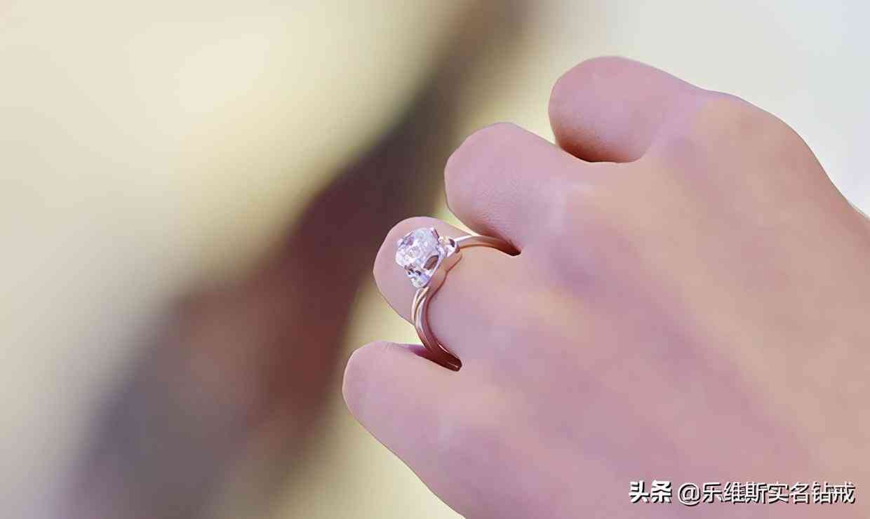 求婚戒指戴哪個手指頭(求婚戒指戴哪個手指頭男士)插圖3