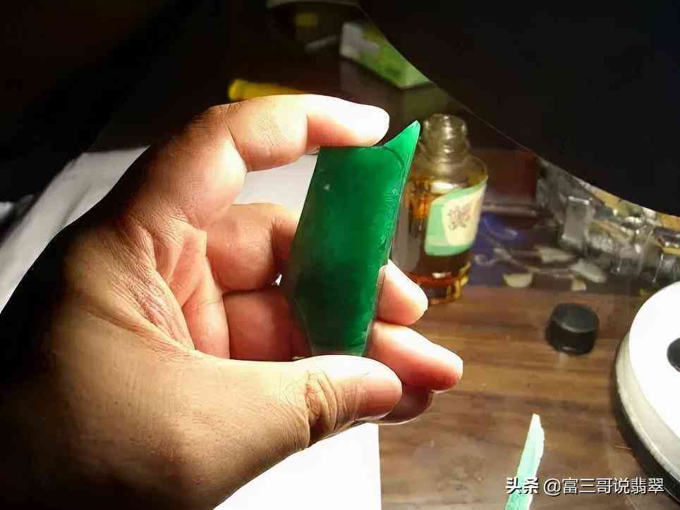 翡翠原石的切割全技巧(翡翠原石的切割方法)插圖11