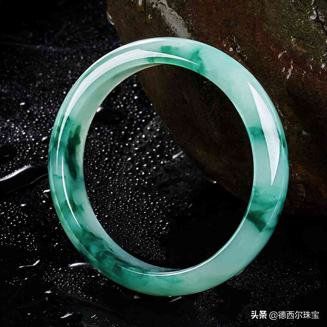 玉鐲怎么保養才能變得透亮(玉鐲怎么保養好)