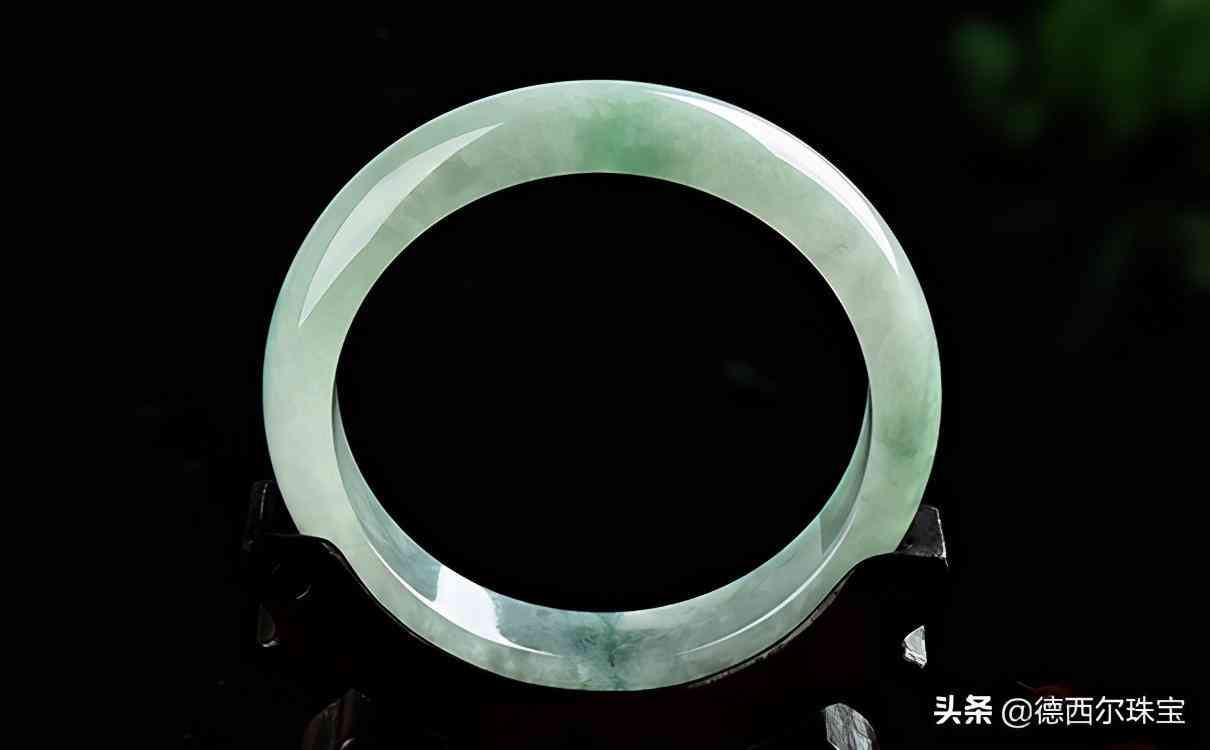玉鐲怎么保養才能變得透亮(玉鐲怎么保養好)插圖2