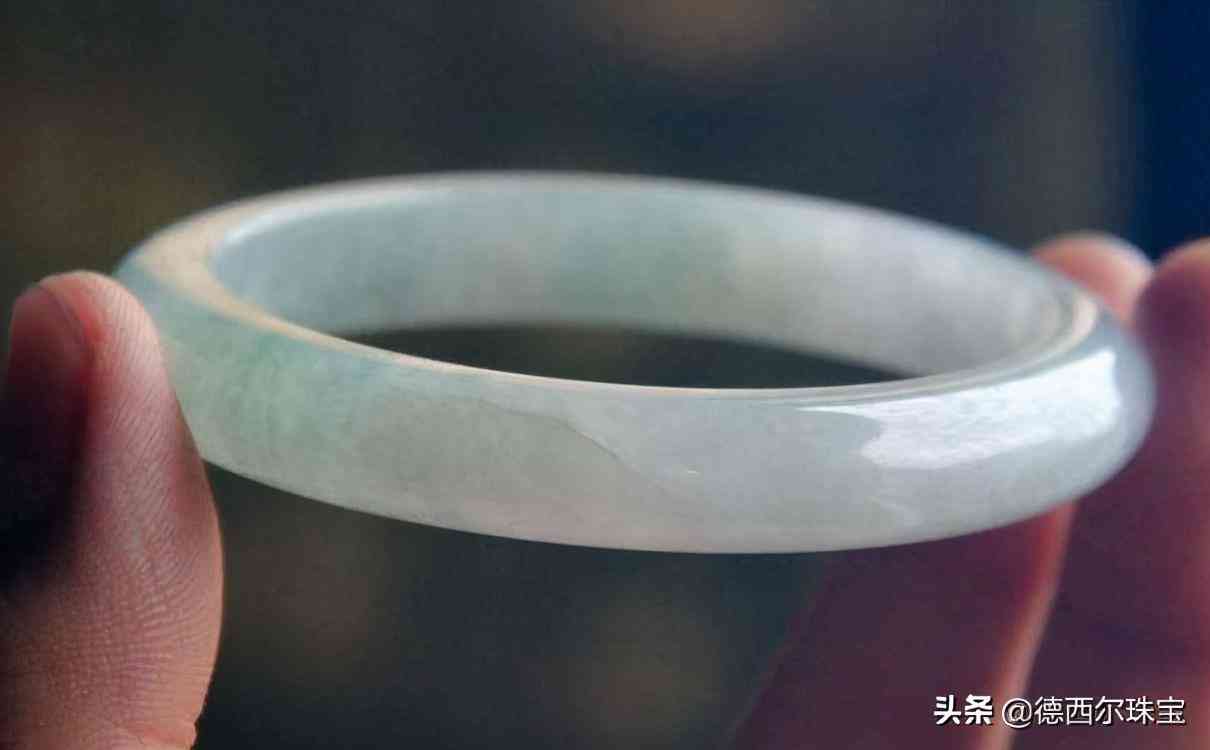 玉鐲怎么保養才能變得透亮(玉鐲怎么保養好)插圖4
