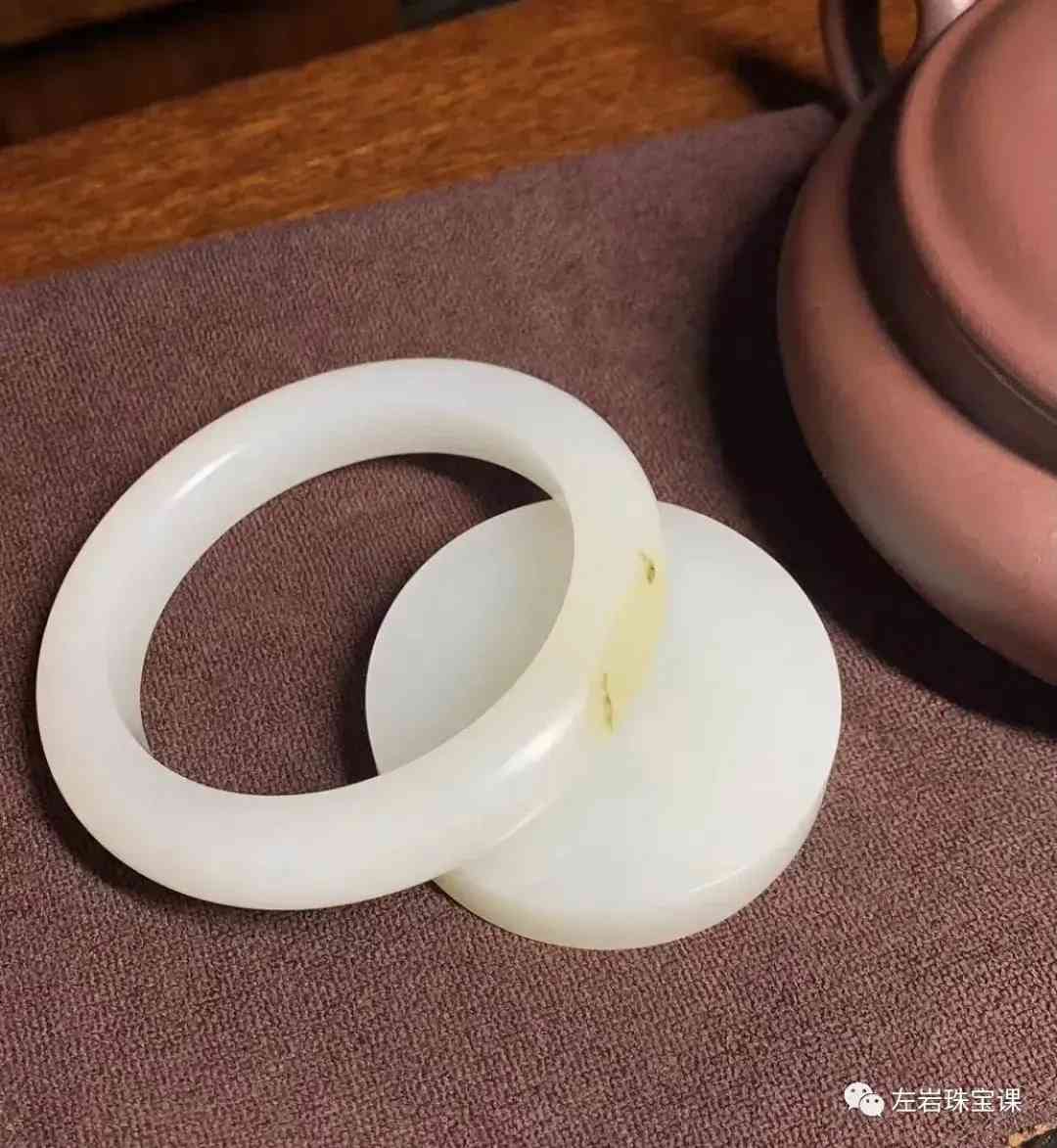 怎么選玉鐲子的質(zhì)量(怎么樣選玉鐲)插圖8