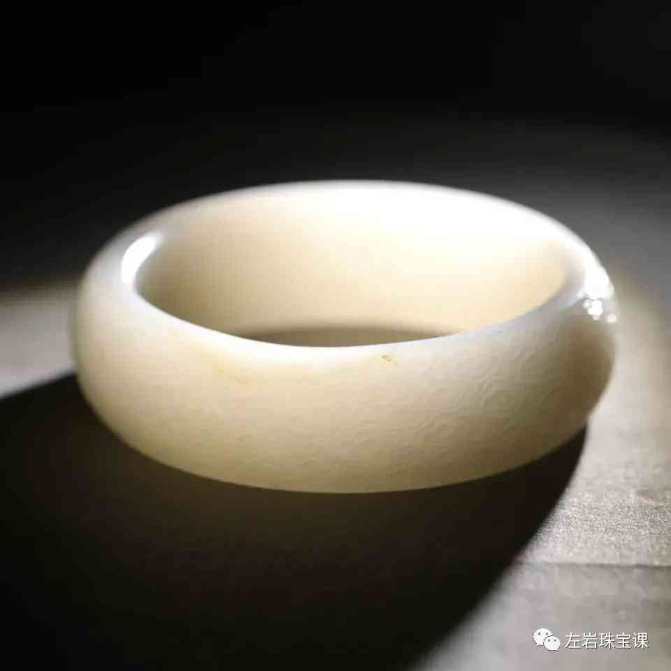 怎么選玉鐲子的質(zhì)量(怎么樣選玉鐲)插圖11