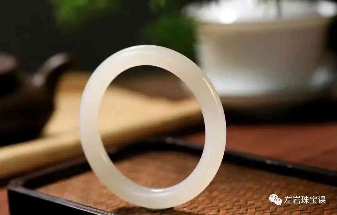 怎么選玉鐲子的質(zhì)量(怎么樣選玉鐲)插圖14