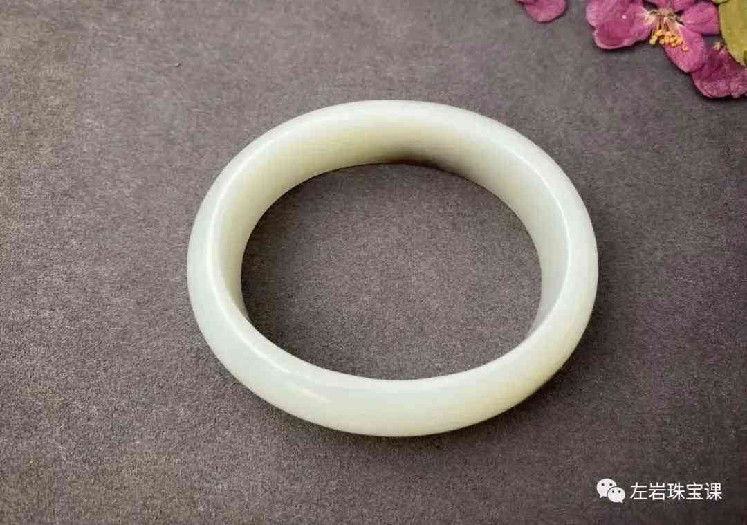 怎么選玉鐲子的質(zhì)量(怎么樣選玉鐲)插圖16