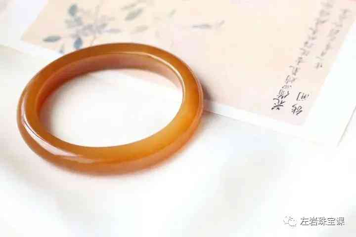 怎么選玉鐲子的質(zhì)量(怎么樣選玉鐲)插圖20