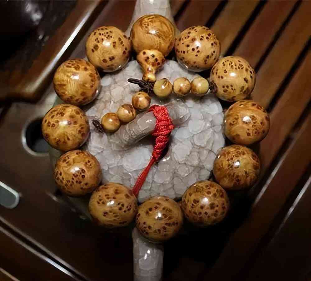 南紅瑪瑙手串的價格(女人為什么不能戴南紅)插圖7