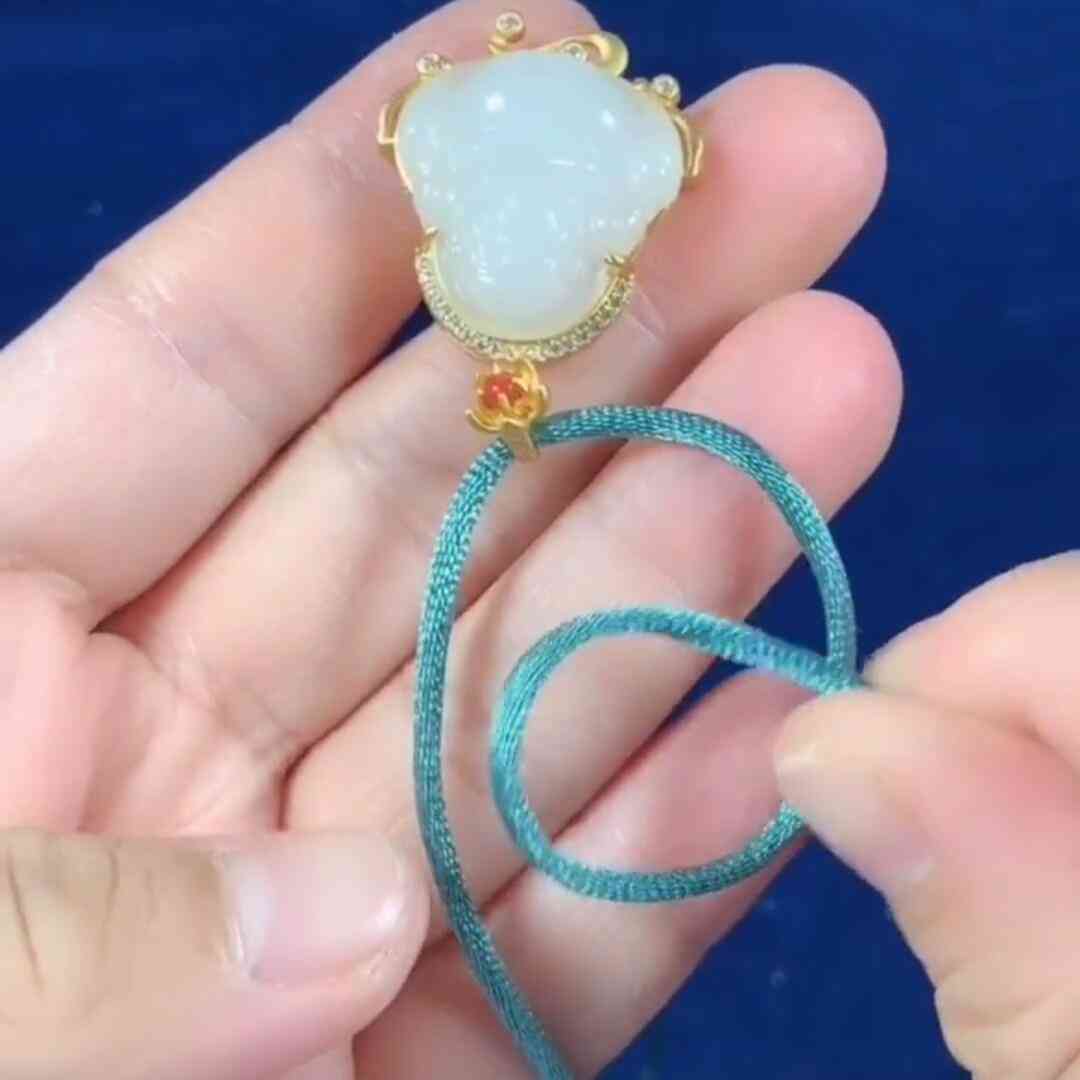 項鏈吊墜怎么綁(項鏈墜的綁法)
