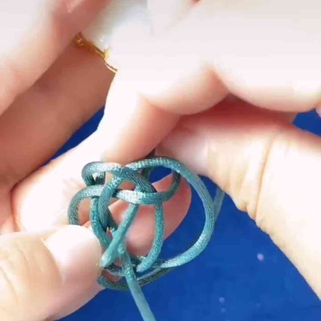 項鏈吊墜怎么綁(項鏈墜的綁法)插圖8