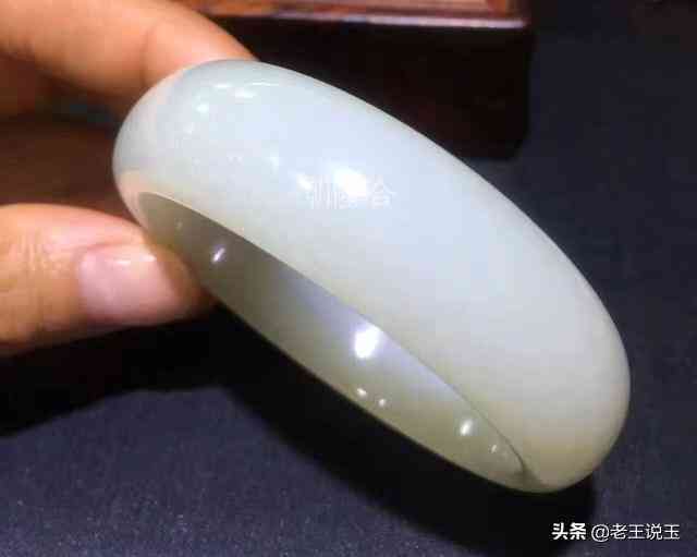 羊脂玉和羊脂白玉有區(qū)別嗎(羊脂玉和羊脂白是一樣的嗎)插圖1