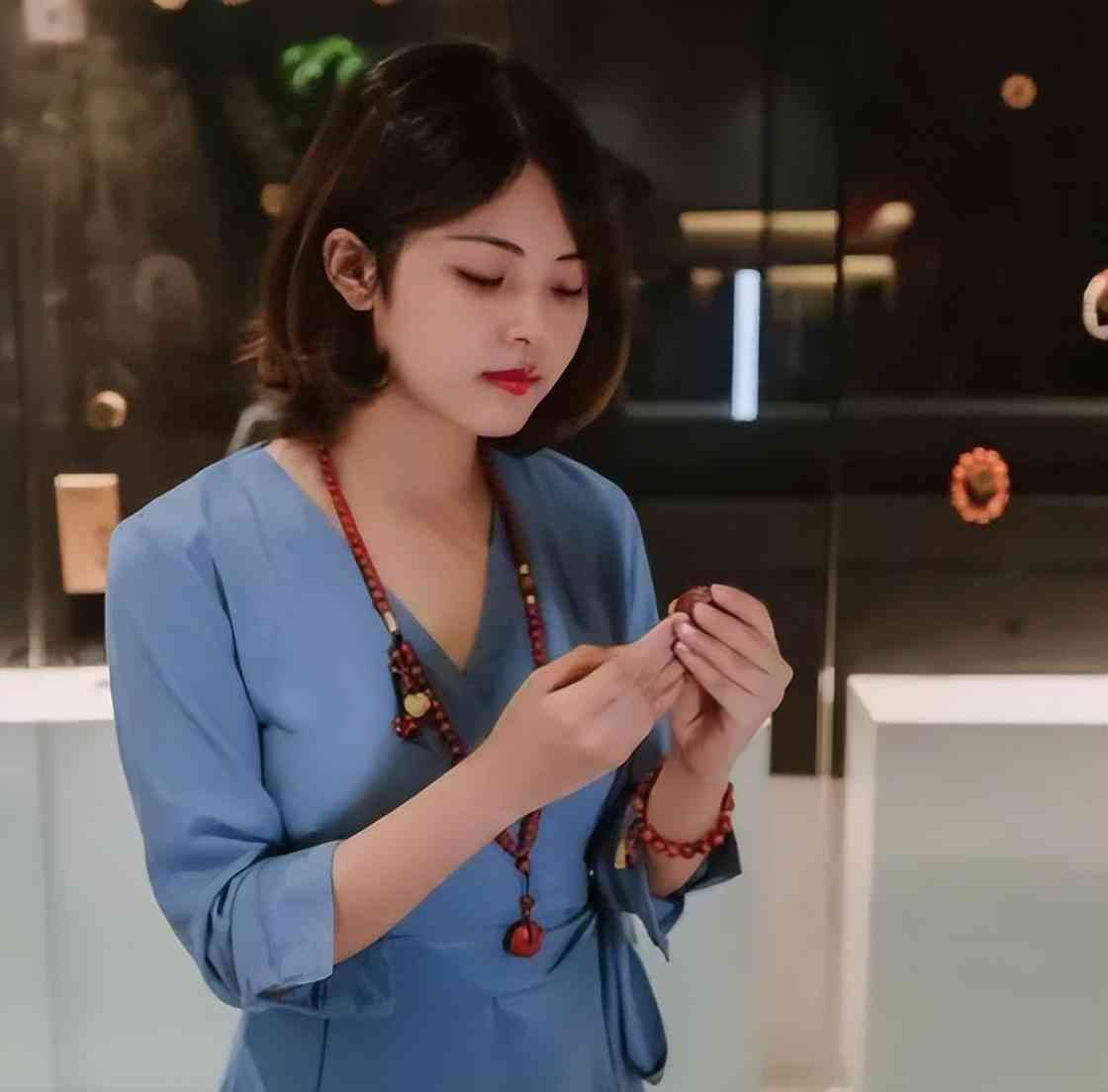 瑪瑙手鏈戴哪只手(南紅瑪瑙手鏈戴哪只手)