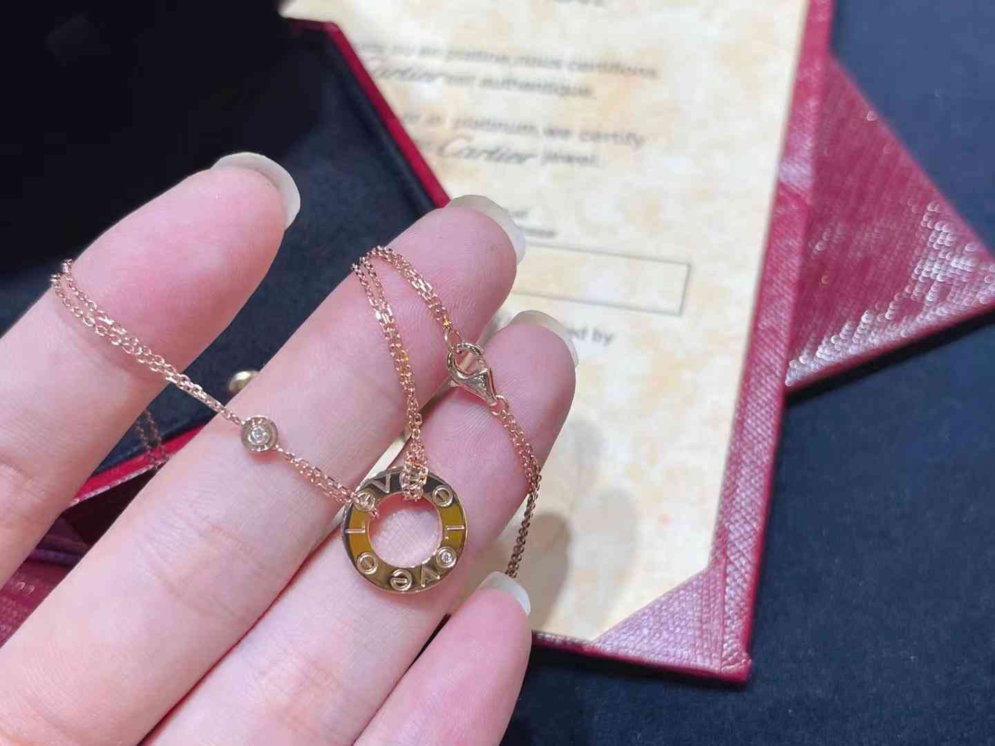 兩千多買了18k金項(xiàng)鏈貴嗎(兩千多買的金項(xiàng)鏈可以賣多少錢)插圖2