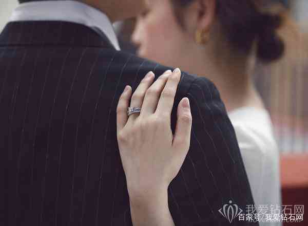 求婚先買個普通戒指再買鉆戒(結婚戒指一般買多少錢)