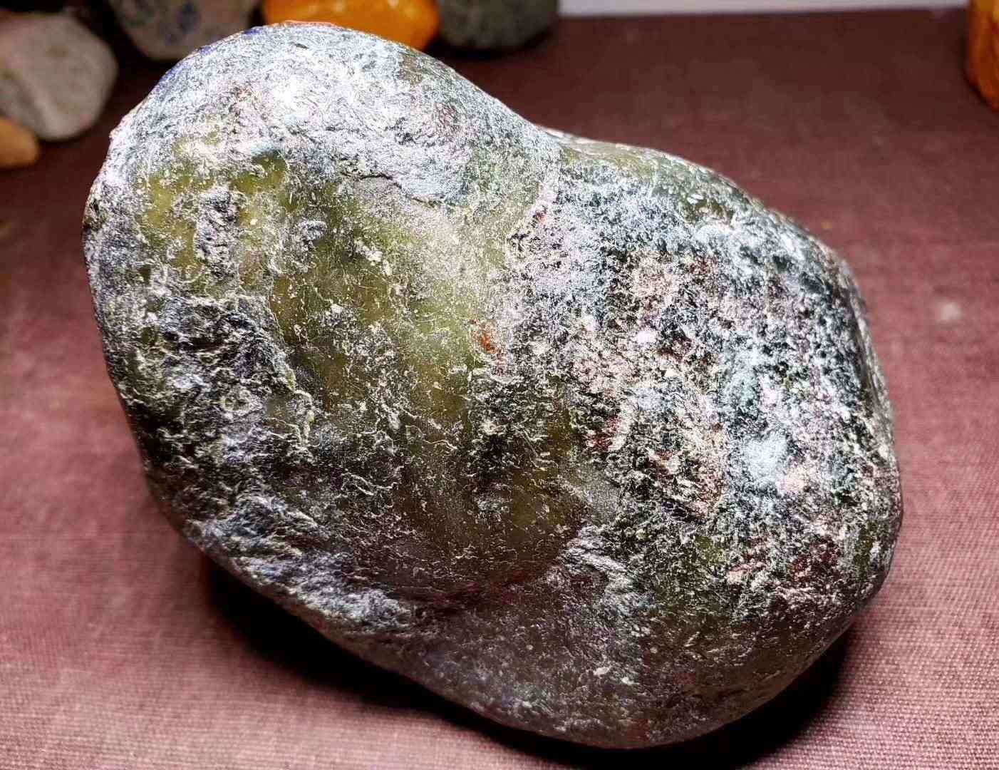 翡翠原石皮殼大全(翡翠原石多少錢一公斤)插圖4