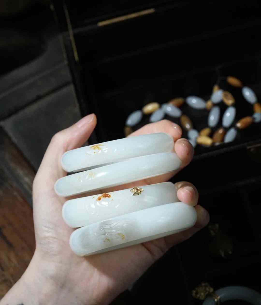 玉鐲子怎么分辨真假(玉鐲怎么辨別真假)插圖4