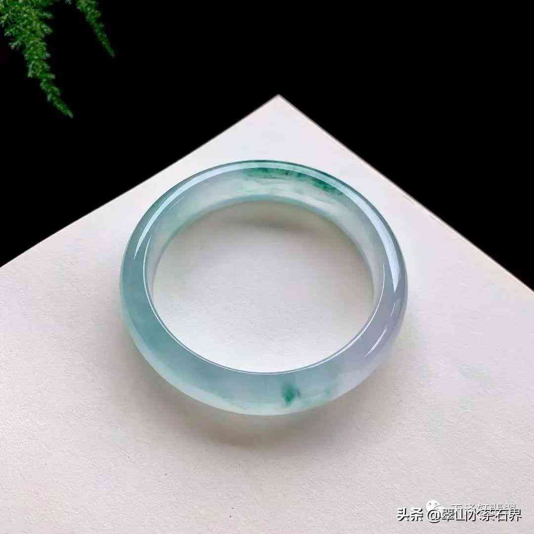 翡翠手鐲價格(翡翠手鐲糯種價格)插圖17