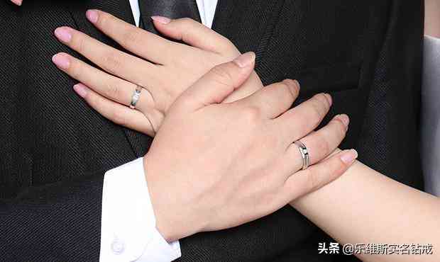 訂婚戒指誰買(訂婚戒指買多少錢的)插圖5