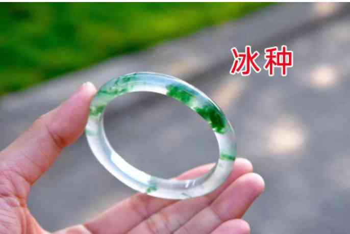 玉石的鑒別方法水泡(怎么鑒別玉石是不是泡出來(lái)的)插圖7