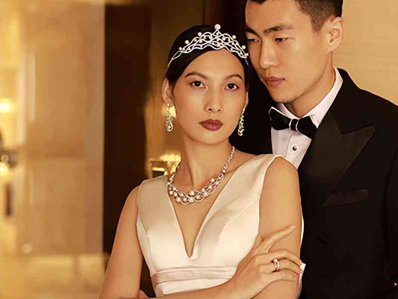 結婚女生戴戒指戴哪只手(結婚的女生戒指戴哪只手)插圖2