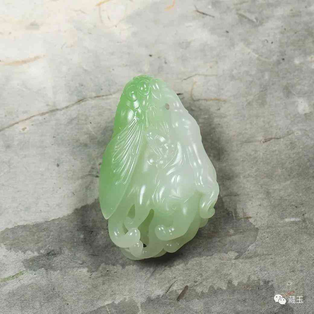 翠青玉手鐲價格(翠青手鐲圖片)