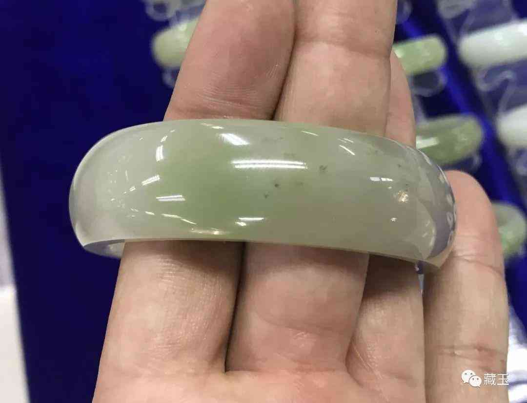 翠青玉手鐲價(jià)格(翠青手鐲圖片)插圖9