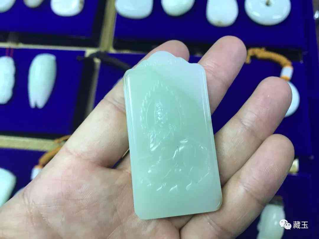 翠青玉手鐲價(jià)格(翠青手鐲圖片)插圖19