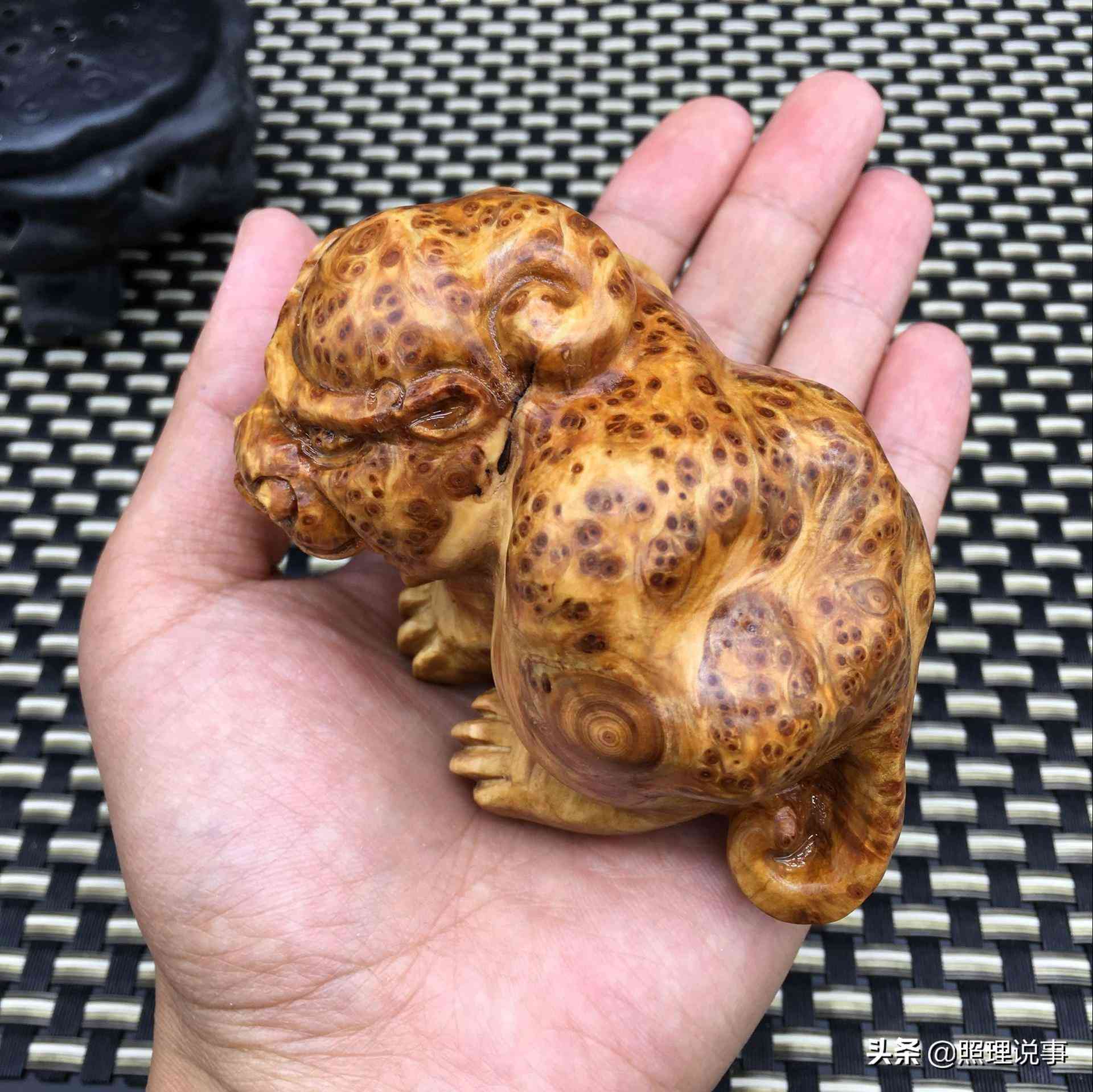 玉手鐲值錢嗎(玉手鐲多少錢的是正品)插圖4