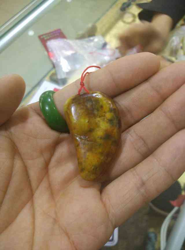 2500買個和田玉吊墜貴么(200多的和田玉吊墜是真的嗎)插圖2