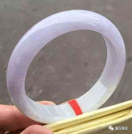 翡翠在燈光下是咋樣的(翡翠在燈光下是咋樣的樣子)插圖9