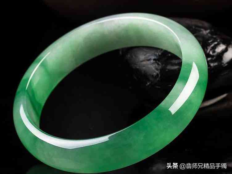 翡翠手鐲怎么養才能透(翡翠手鐲棉絮多怎么養才能透)插圖1