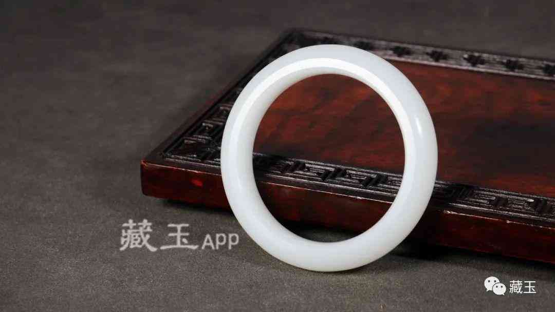 和田玉手鐲價格一般在多少錢(和田玉手鐲價格一般在多少錢左右)