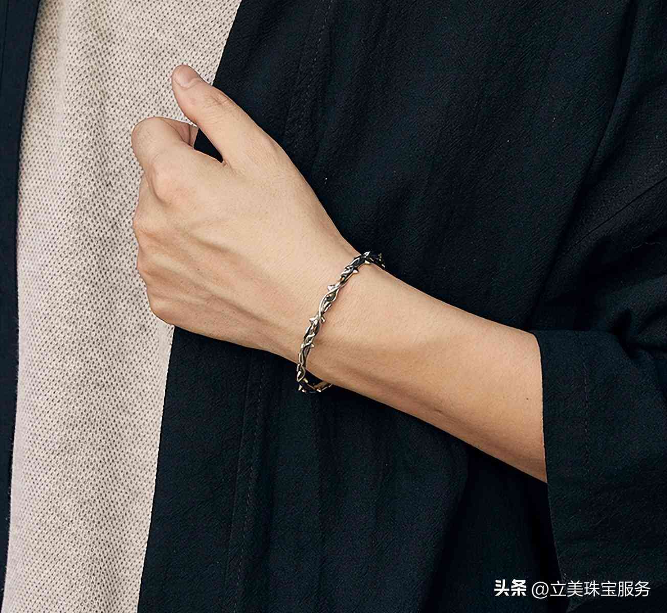 銀鐲子戴哪只手(銀鐲子戴哪只手好一點)