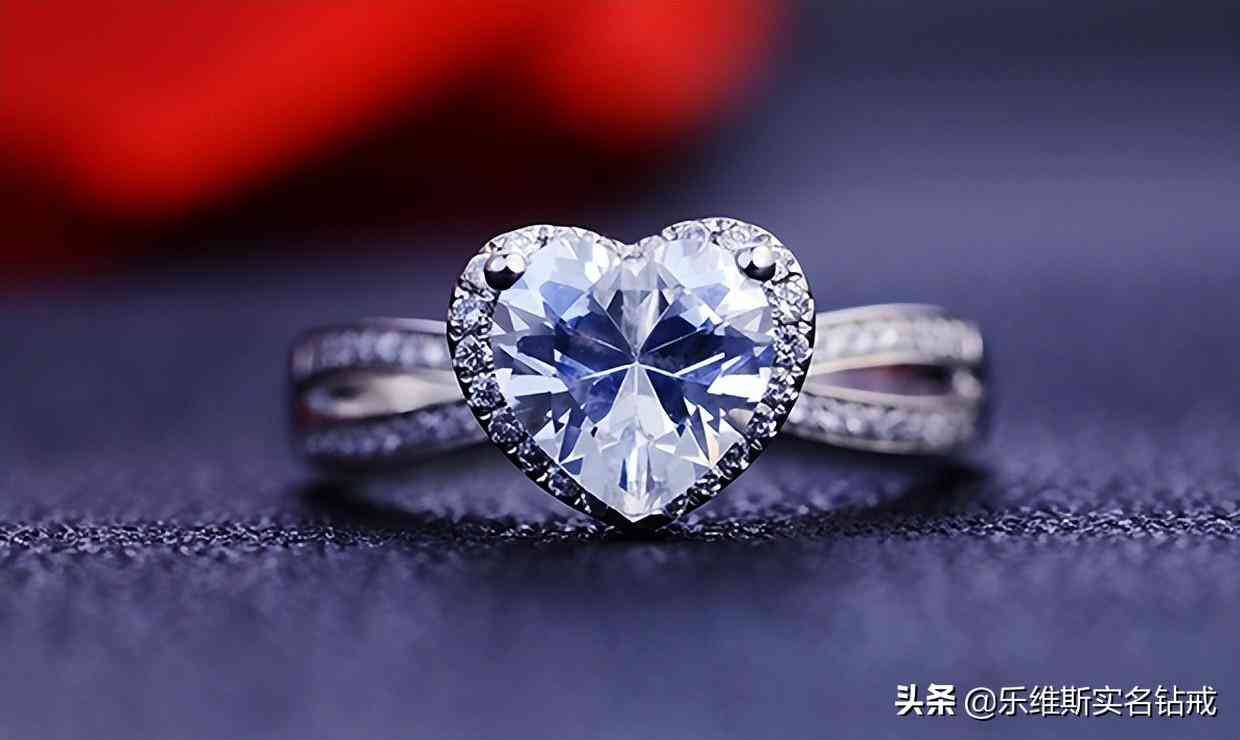 訂婚戒指買什么好(訂婚戒指買什么好看)