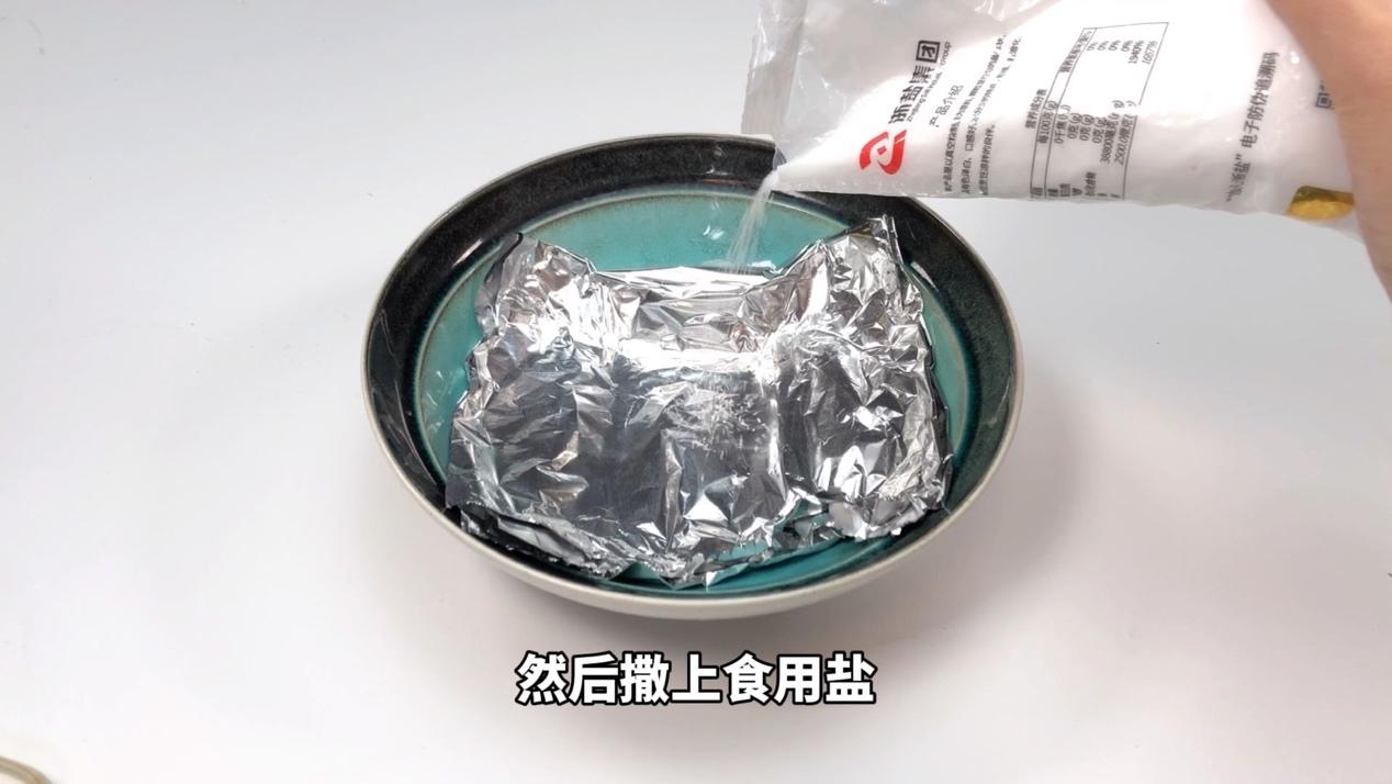 銀手鐲戴著變黑怎么清洗(銀手鐲戴著變黑怎么變白)插圖4