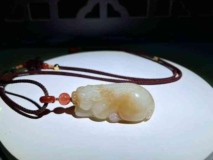 和田玉吊墜多少錢一個(gè)(正宗的和田玉吊墜多少錢一個(gè)小的)插圖8