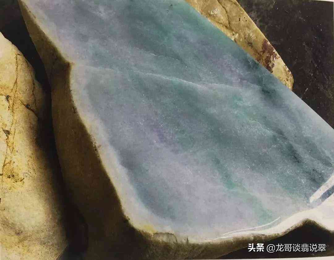 打燈看翡翠原石的霧(打燈怎么看翡翠原石的霧)插圖1