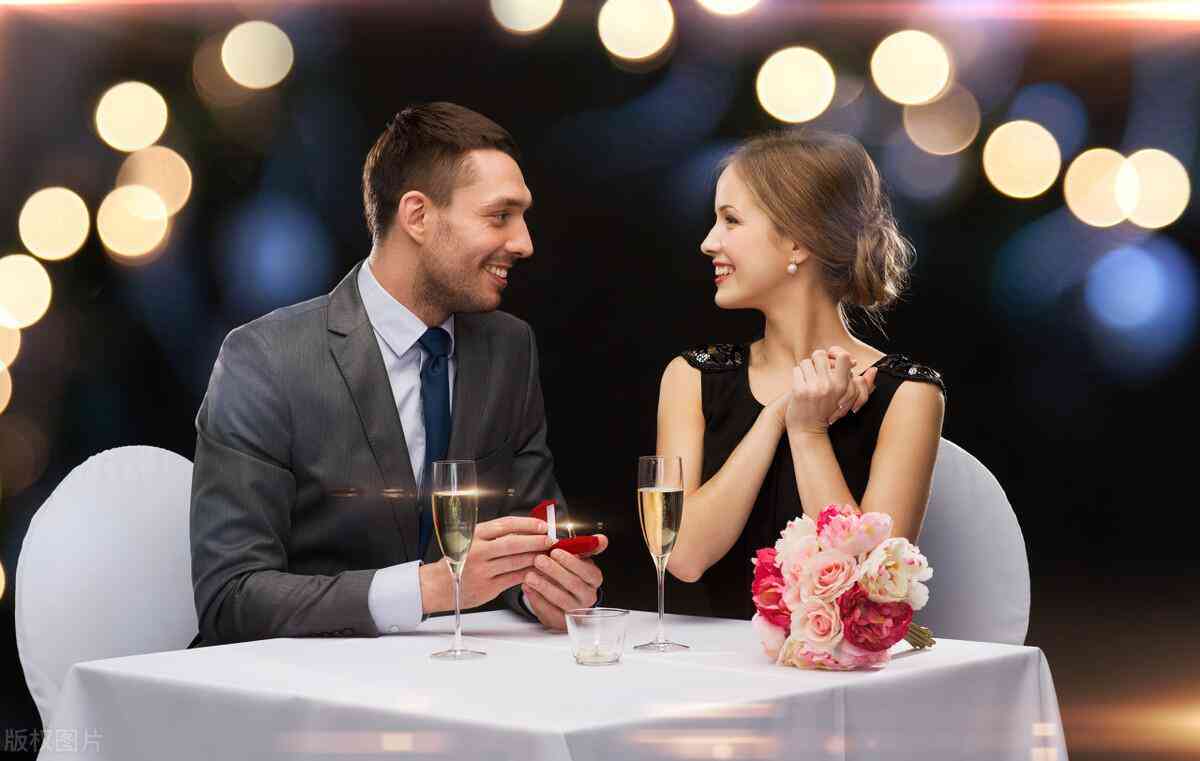 結婚紀念日送老婆什么鮮花(結婚紀念日送老婆什么花好)