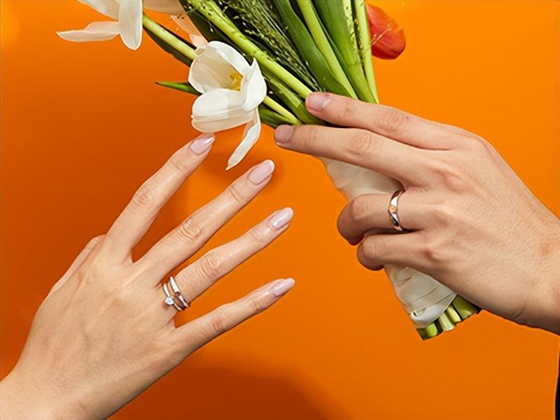 戒指是訂婚買還是結婚買(戒指是訂婚的時候買還是結婚的時候買)