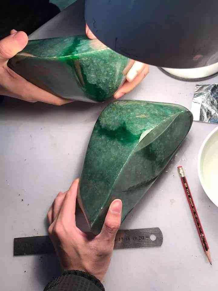 翡翠原石價(jià)格走勢(shì)(翡翠原石價(jià)格走勢(shì)圖分析)